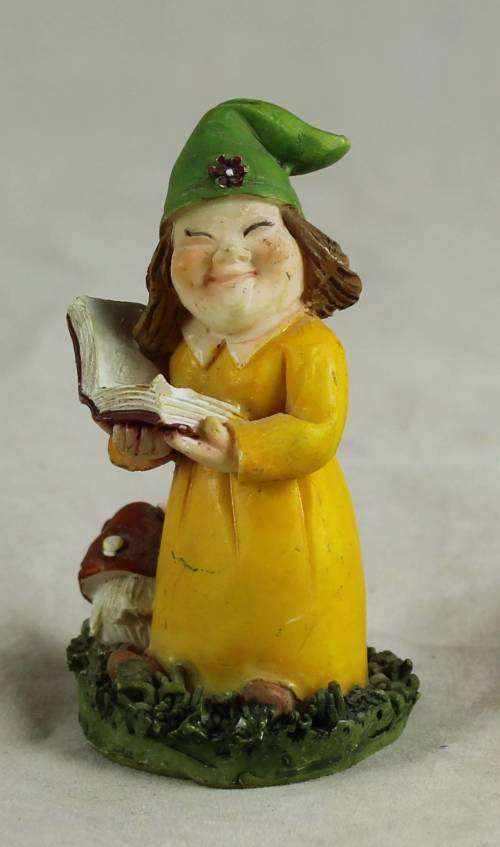 MINIATURE GARDEN GNOME-READING A BOOK(LOVELY) BID NOW!!
