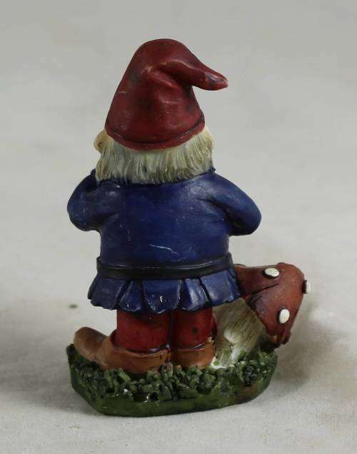 MINIATURE GARDEN GNOME-GRANDPA READING WITH A MAGNIFYING GLASS(LOVELY) BID NOW!!