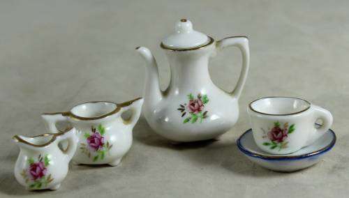 MINIATURE TEA SET FOR ONE (LOVELY)BID NOW!!