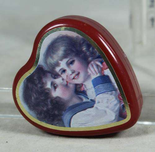 HEART SHAPED TRINKET BOX WITH KIDS(LOVELY)-BID NOW!!