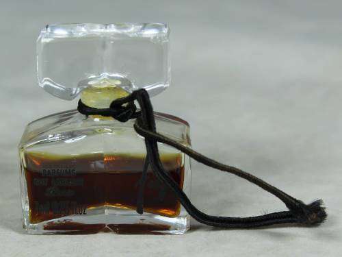 HALF FULL GUY LOROCHE FIDJI 7ML BOTTLE OF PERFUME (BEAUTIFUL)BID NOW!!