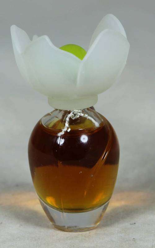 FULL BOTTLE OF CHLOE NARCISSE PERFUME 3.7ML-BID NOW!!