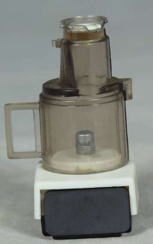 Unique Fridge Magnet - Food Processor - A Beauty - Bid Now!!!