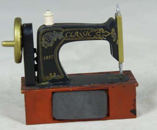 Unique Fridge Magnet - Sewing Machine - A Beauty - Bid Now!!!