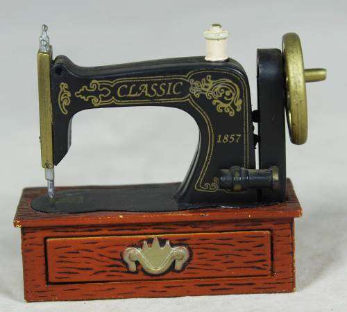 Unique Fridge Magnet - Sewing Machine - A Beauty - Bid Now!!!