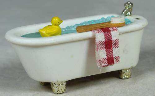 Unique Fridge Magnet - Bath With Ducky - A Beauty - Bid Now!!!