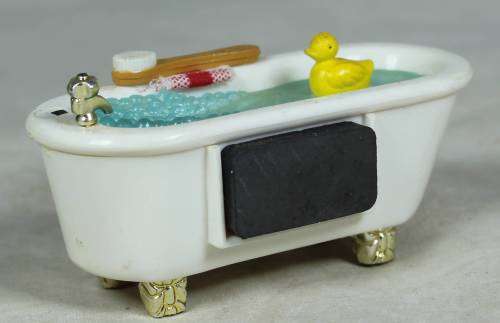 Unique Fridge Magnet - Bath With Ducky - A Beauty - Bid Now!!!