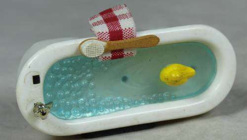 Unique Fridge Magnet - Bath With Ducky - A Beauty - Bid Now!!!