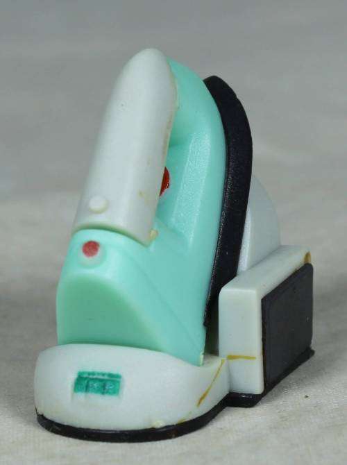 Unique Fridge Magnet - Iron   - A Beauty - Bid Now!!!