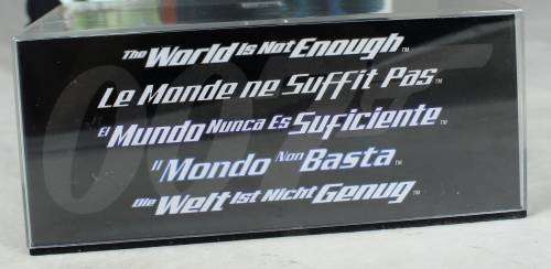 JAMES BOND 007 WITH MAGAZINE UNIVERSAL HOBBIES-BMW Z8 (The World Is Not Enough #4)