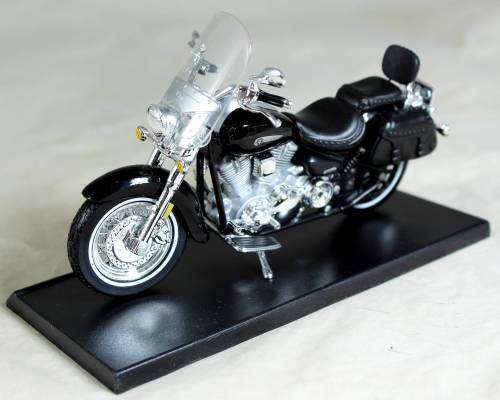 Maisto - Yamaha - Roadstar Silverado  - Bid now!!