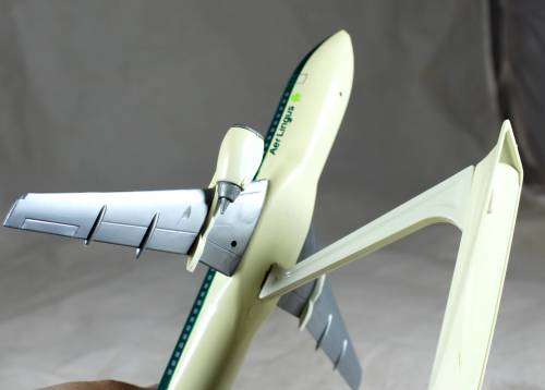 MODEL PLANE - AER LINGUS - PLASTIC MODEL - BID NOW !!!