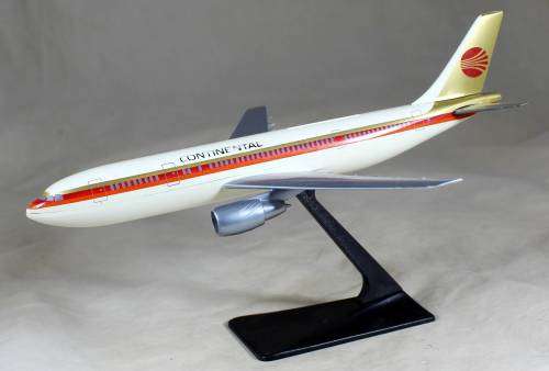 MODEL PLANE - CONTINENTAL - PLASTIC MODEL - BID NOW !!!