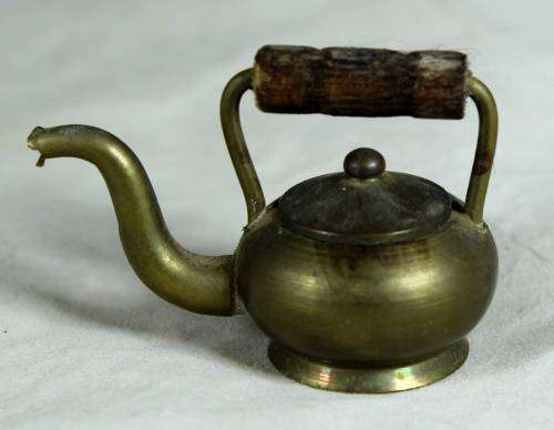 MINIATURE BRASS KETTLE WITH WOOD HANDLE - BID NOW!!!