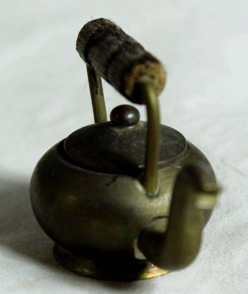 MINIATURE BRASS KETTLE WITH WOOD HANDLE - BID NOW!!!