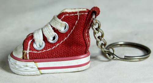 MINIATURE SHOE - RED SNEAKER KEY-RING - BID NOW!!!
