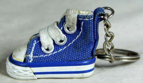 MINIATURE SHOE - BLUE SNEAKER KEY-RING - BID NOW!!!
