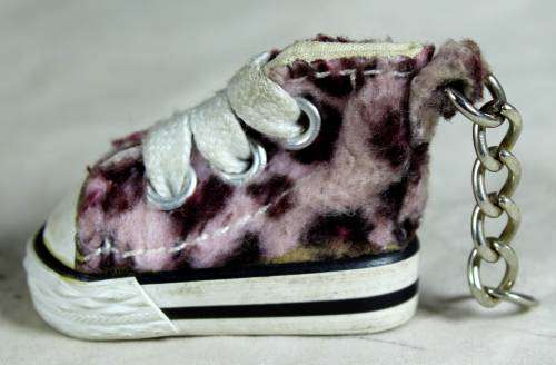 MINIATURE SHOE -PURPLE SNEAKER KEY-RING - BID NOW!!!