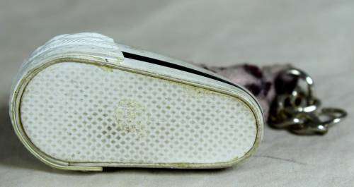 MINIATURE SHOE -PURPLE SNEAKER KEY-RING - BID NOW!!!