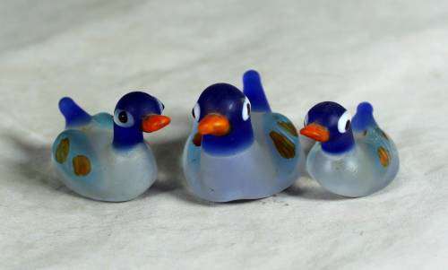 TRIO OF GLASS DUCKS - BID NOW!!!