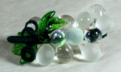 SMALL GLASS BUNCH OF GRAPES - WHITE - BID NOW!!!