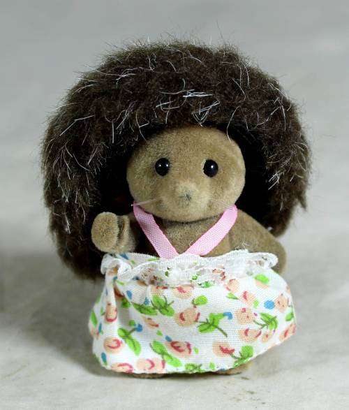 SYLVANIAN FAMILIES - HEDGEHOG GIRL 1985 - BID NOW!!!