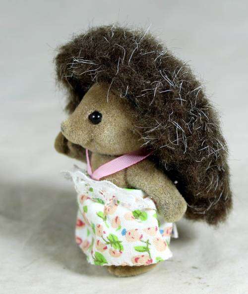 SYLVANIAN FAMILIES - HEDGEHOG GIRL 1985 - BID NOW!!!