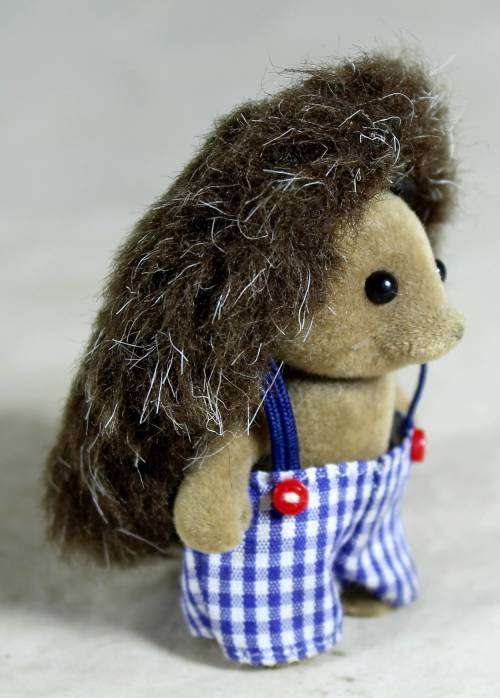 SYLVANIAN FAMILIES - HEDGEHOG BOY 1985 - BID NOW!!!