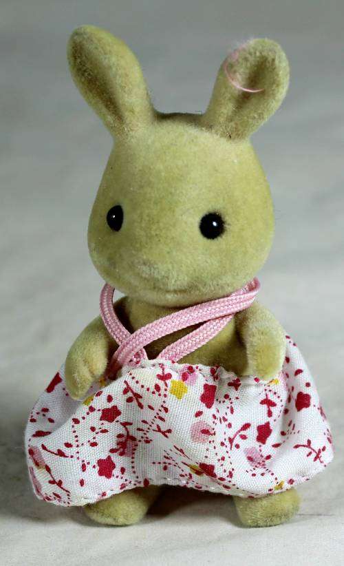 SYLVANIAN FAMILIES - BUNNY GIRL IN SUMMER DRESS - BID NOW!!!