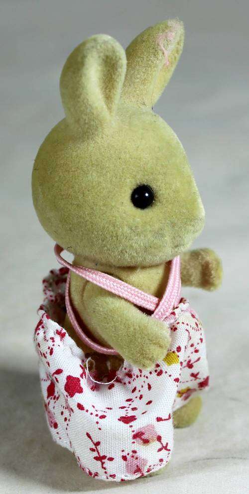 SYLVANIAN FAMILIES - BUNNY GIRL IN SUMMER DRESS - BID NOW!!!