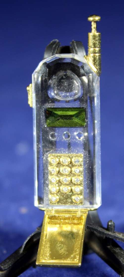 Swarovski Crystal Memories - Flip Cellphone - A magnificent little treasure!! Bid now!!
