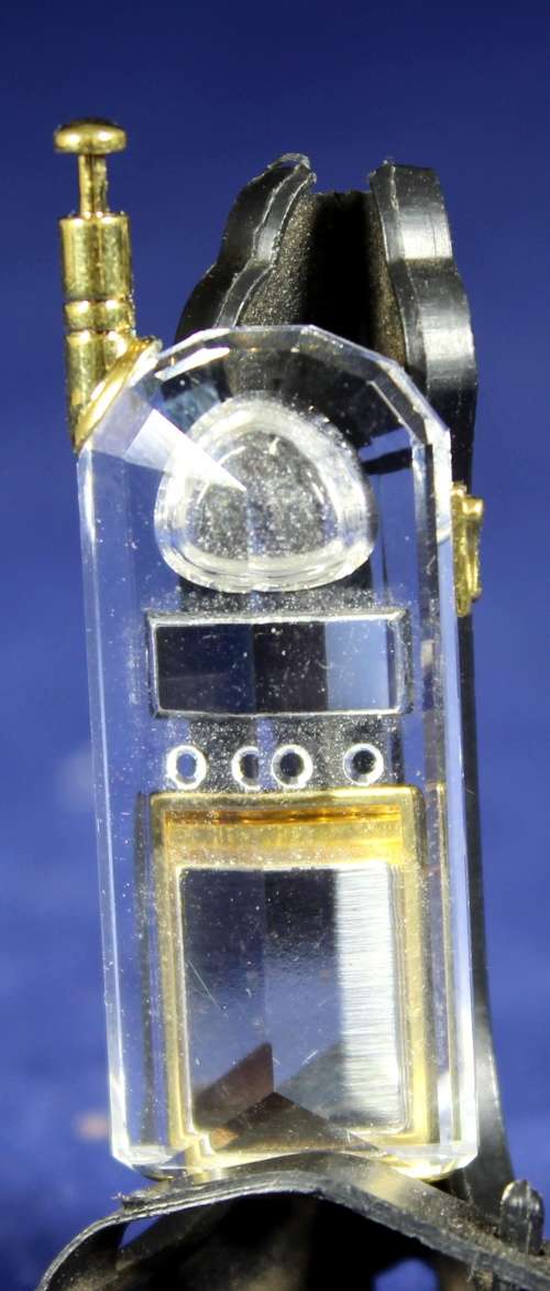 Swarovski Crystal Memories - Flip Cellphone - A magnificent little treasure!! Bid now!!