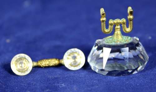 Swarovski Crystal Memories - Vintage Telephone - A magnificent little treasure!! Bid now!!
