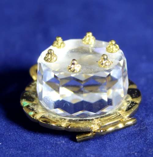 Swarovski Crystal Memories - Cake on a Tray - A magnificent little treasure!! Bid now!!