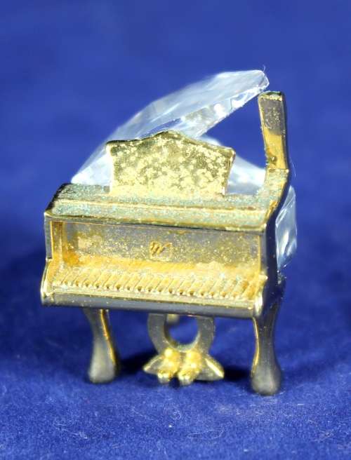 Swarovski Crystal Memories - Grand Piano - A magnificent little treasure!! Bid now!!