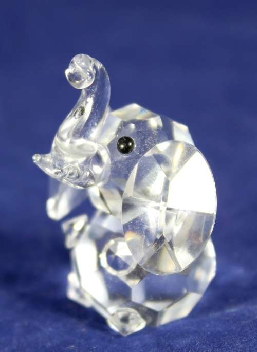 Crystal - Elephant - A beautiful treasure!! Bid now!!