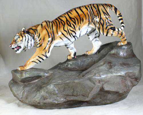 Royal Doulton - Tiger on the Rock - No2639 - Rare - Beautiful!!! BID NOW!!!!