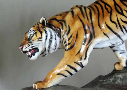 Royal Doulton - Tiger on the Rock - No2639 - Rare - Beautiful!!! BID NOW!!!!