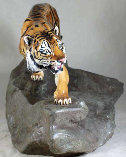 Royal Doulton - Tiger on the Rock - No2639 - Rare - Beautiful!!! BID NOW!!!!