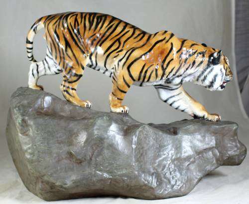 Royal Doulton - Tiger on the Rock - No2639 - Rare - Beautiful!!! BID NOW!!!!