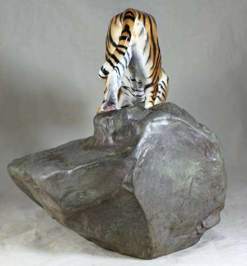 Royal Doulton - Tiger on the Rock - No2639 - Rare - Beautiful!!! BID NOW!!!!