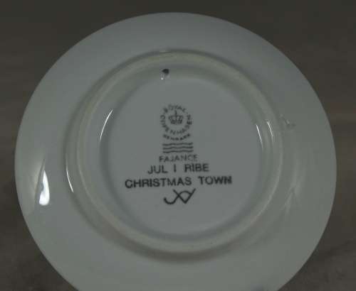 Royal Copenhagen Fajance - 1989 Christmas Town  Bid Now!!
