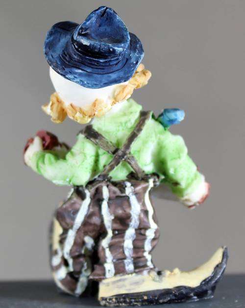 Small clown figurine - playing a concertina