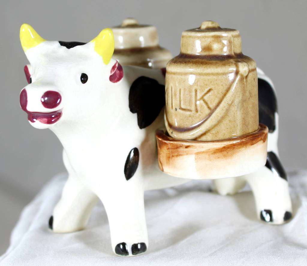 Character salt & pepper cow