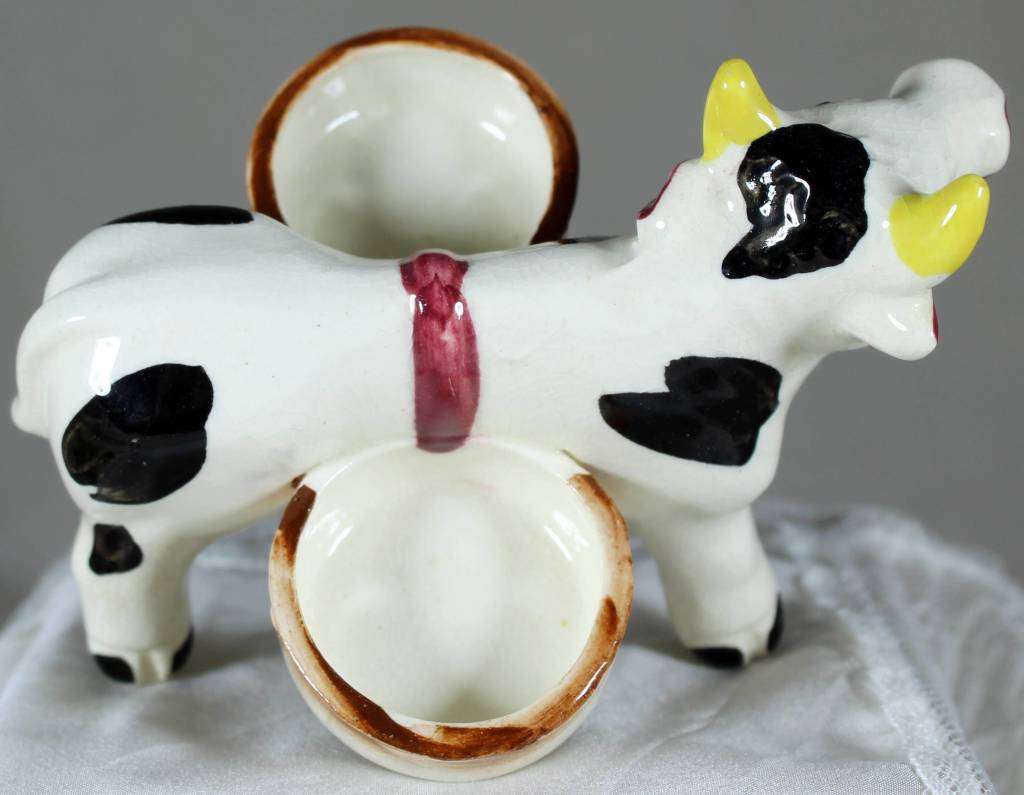 Character salt & pepper cow