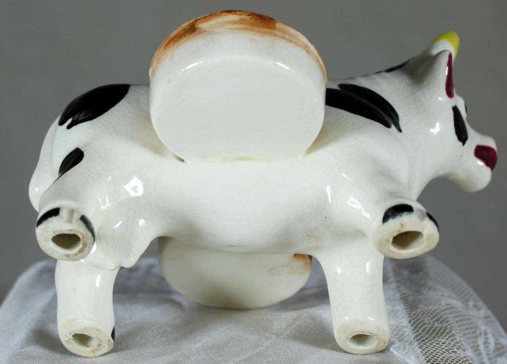 Character salt & pepper cow