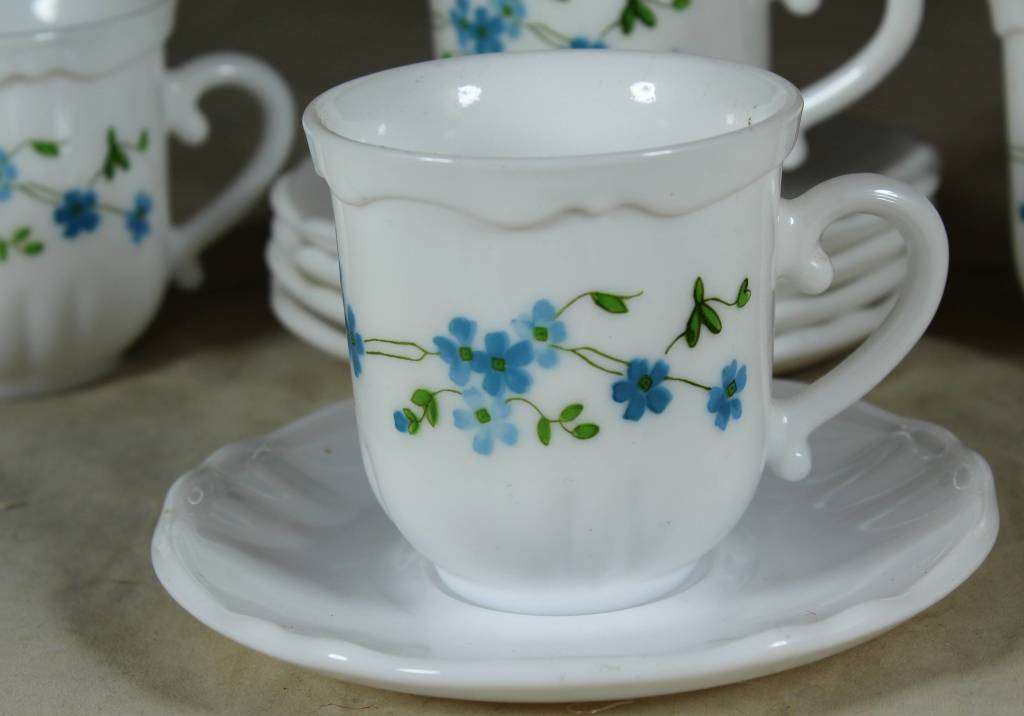 Arcopal - France - Set of Demitasse Milk Glass - Set of Five  - Beautiful!!! BID NOW!!!!