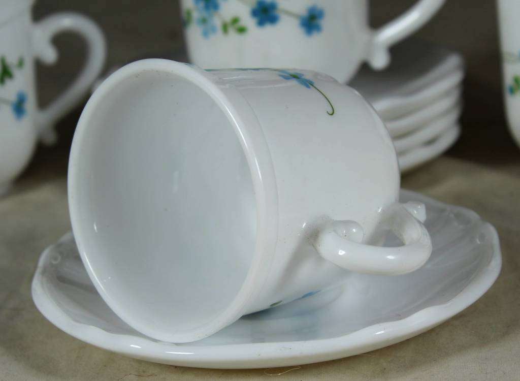 Arcopal - France - Set of Demitasse Milk Glass - Set of Five  - Beautiful!!! BID NOW!!!!