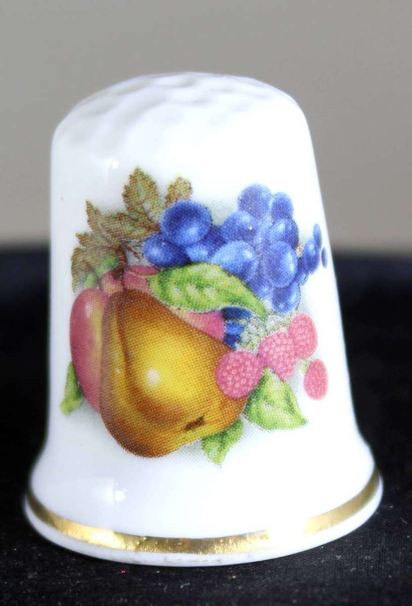 Collectible Thimble - Pear - Made in England - Act Fast!! Bid Now!!!