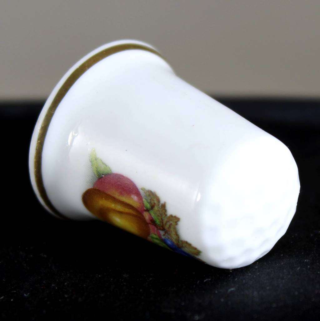 Collectible Thimble - Pear - Made in England - Act Fast!! Bid Now!!!